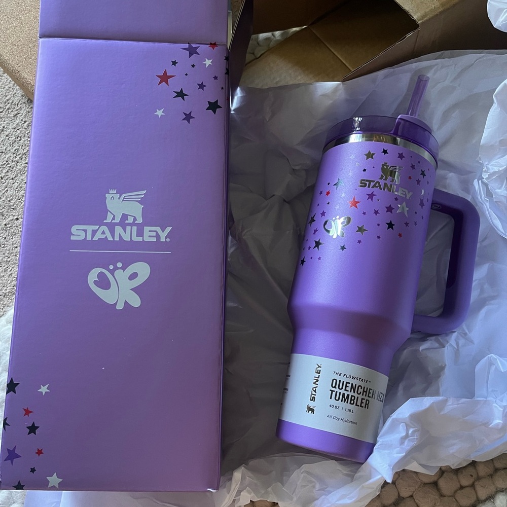 Olivia Rodrigo x Stanley Quencher Flowstate 40oz Tumbler